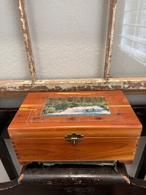Vintage cedar jewelry collectable box